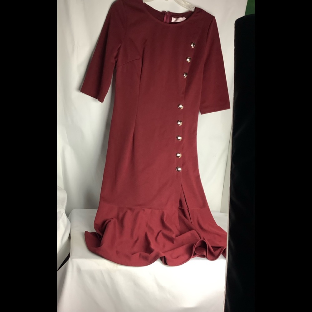 Queenus Burgundy missing buttons Dress knit Like